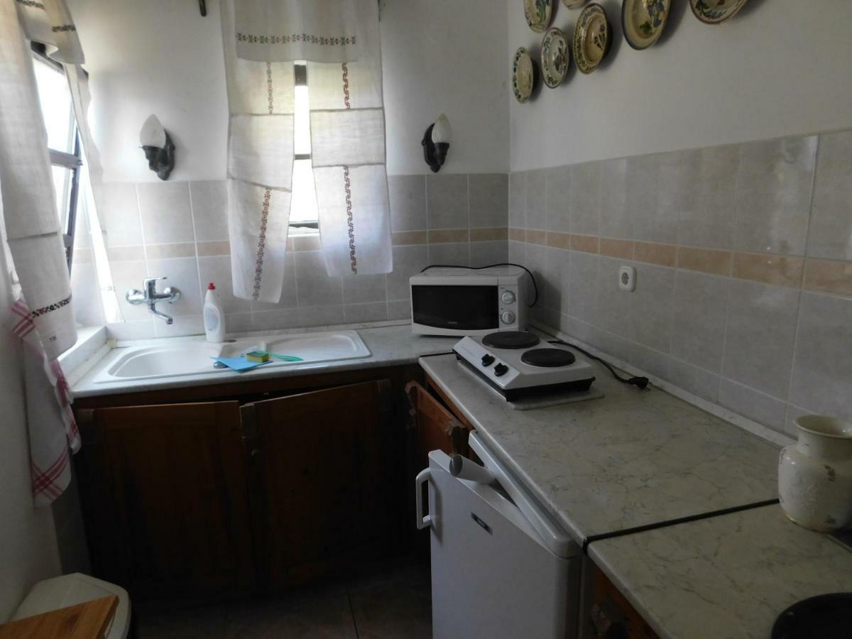 Babamuzeum Kis Apartman Тихани Екстериор снимка