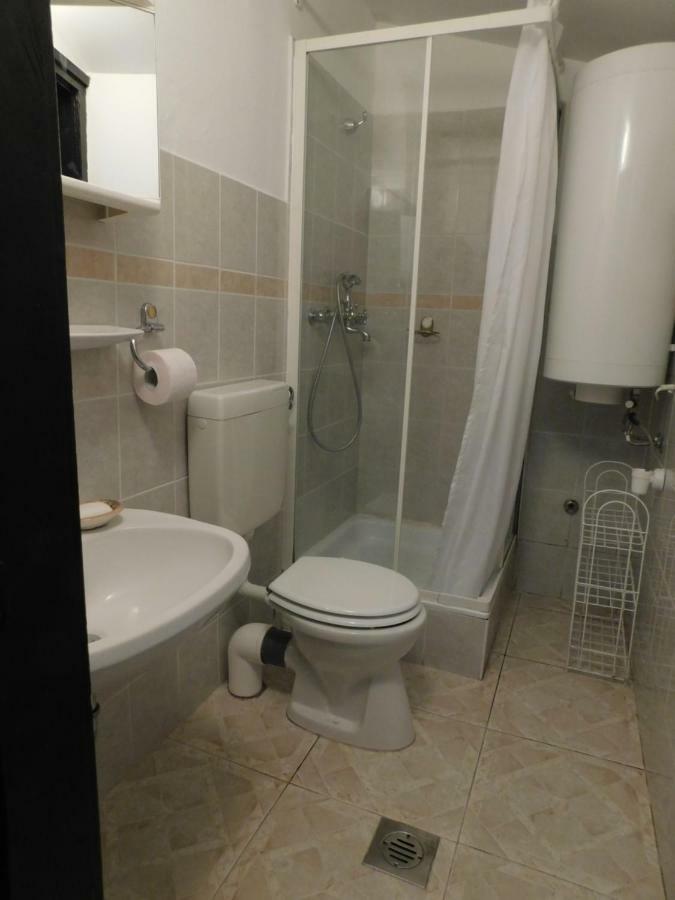 Babamuzeum Kis Apartman Тихани Екстериор снимка